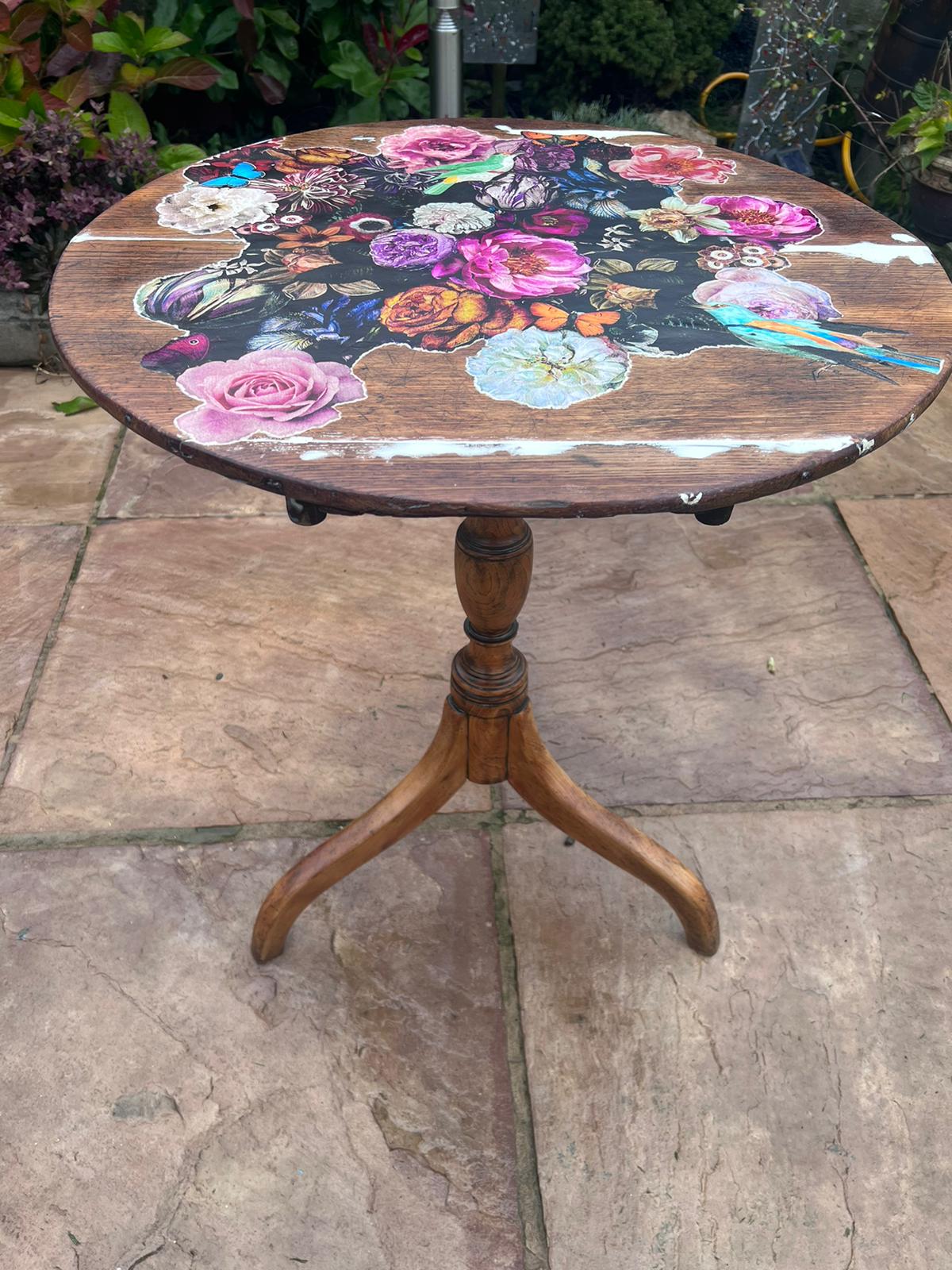 Round tilt table