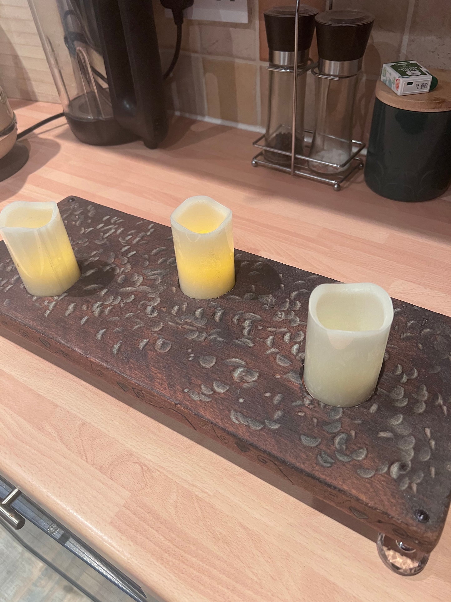 Table piece with battery candles